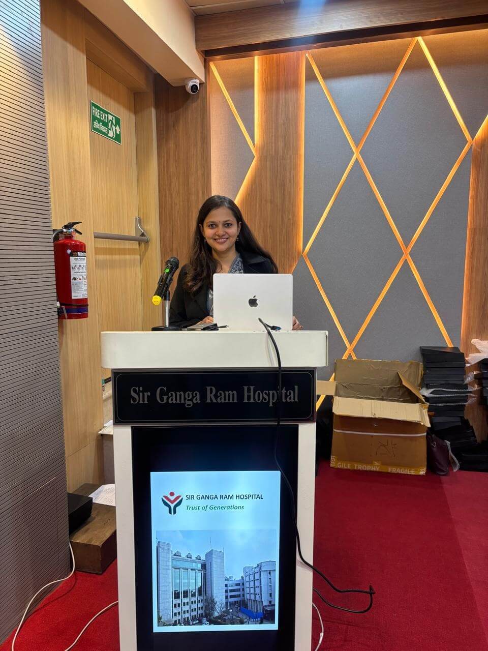 Dr. Akanksha Bansal at the podium before a talk at Sir Ganga Ram Hospital